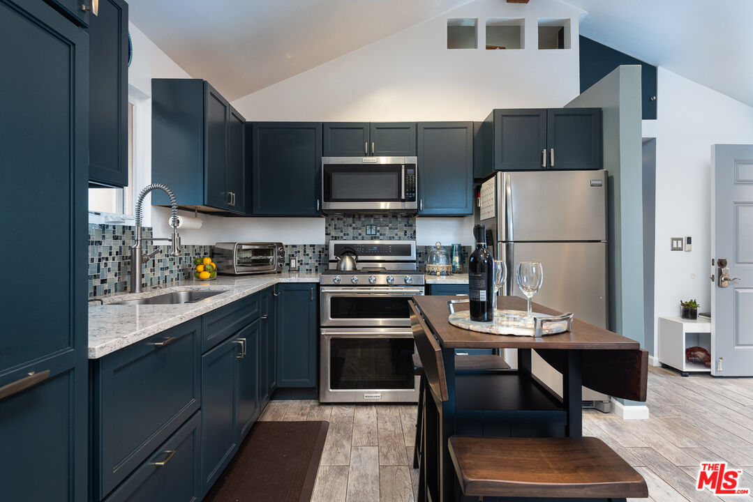 Los Angeles Condo: 8308 Flight Avenue