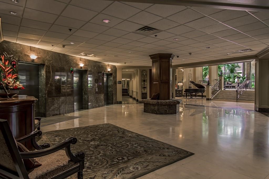 Houston Condo: 3525 Sage Road