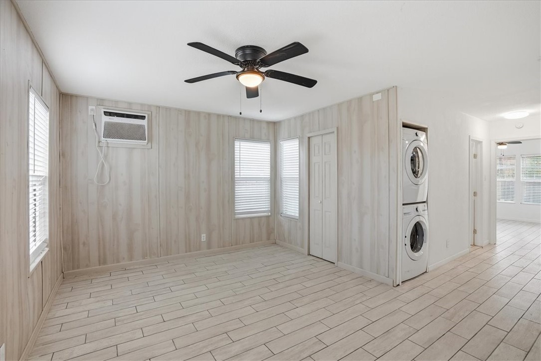 Corpus Christi Condo: 905 Louisiana Avenue