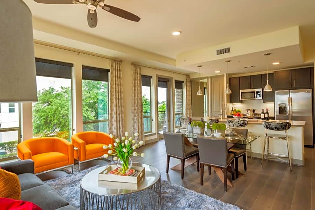 Houston Condo: 909 Town and Country Blvd