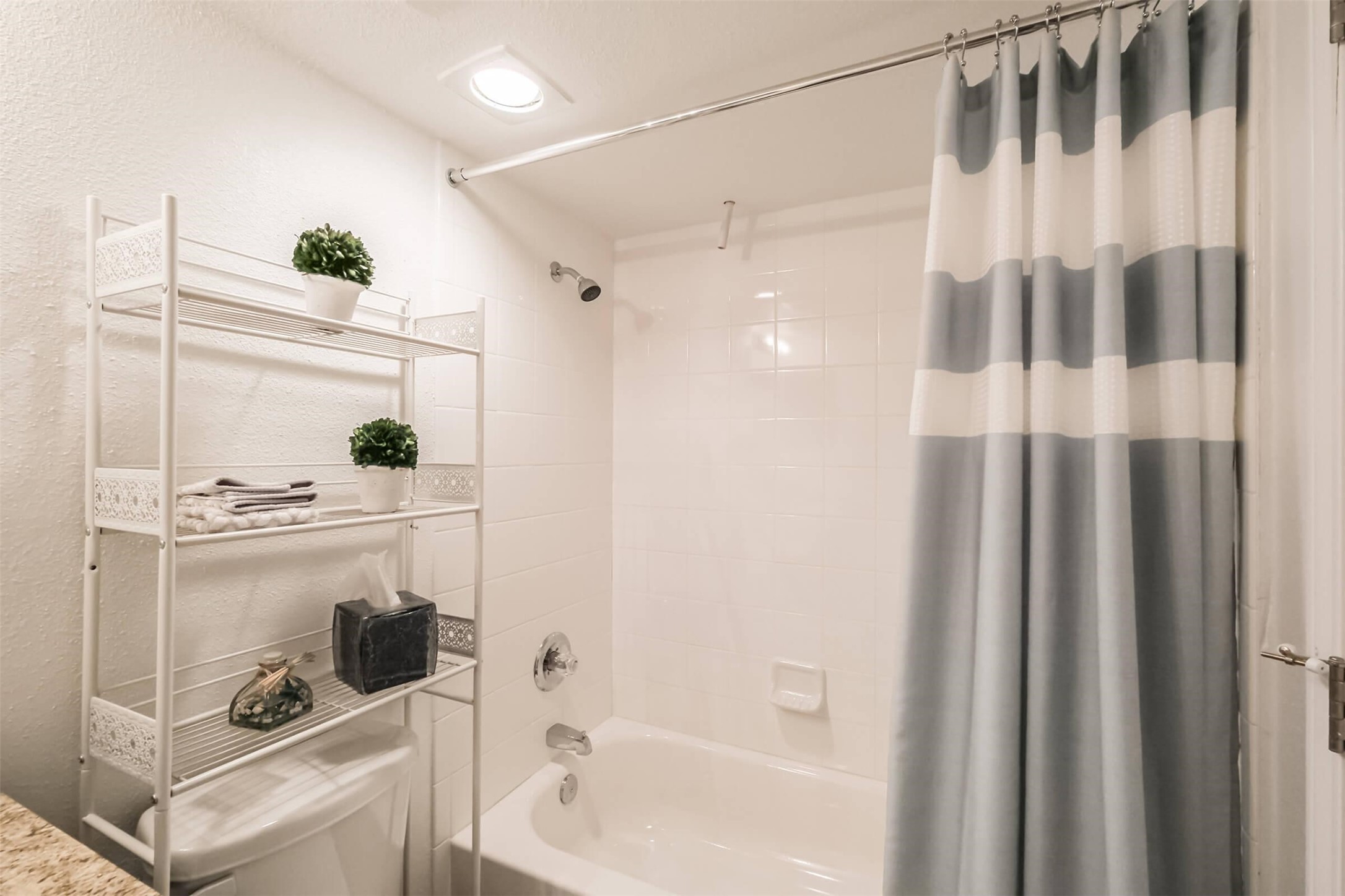 Houston Condo: 5900 North Braeswood Boulevard