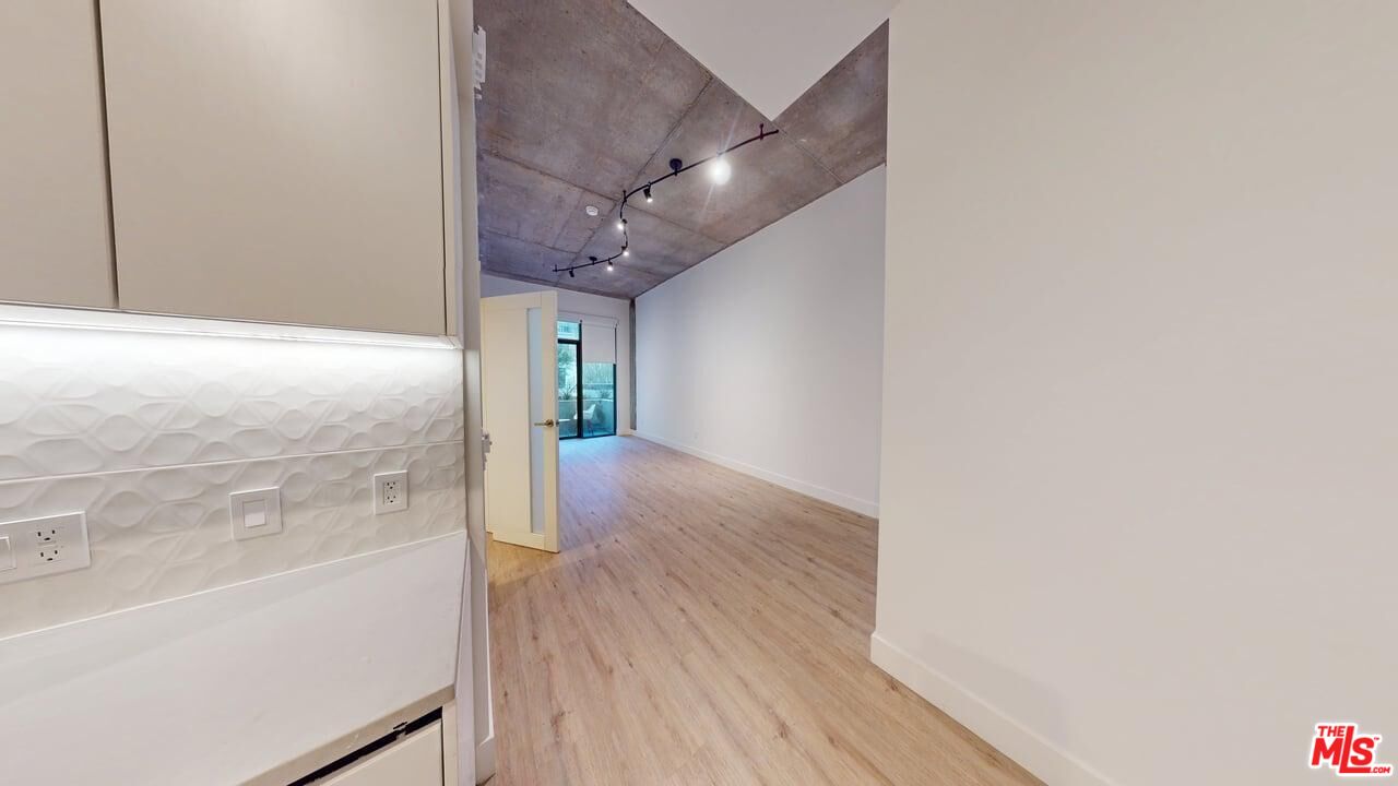 Glendale Condo: 414 North Orange Street