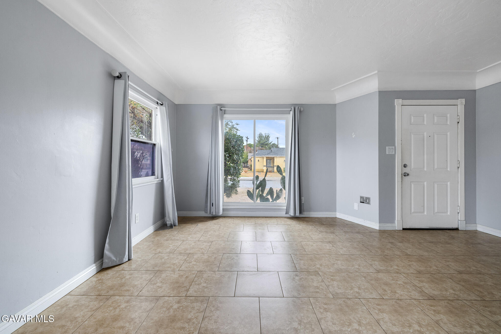 Lancaster Condo: 45104 Date Avenue