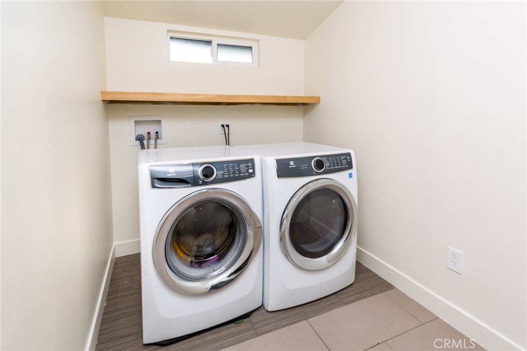 Tarzana Condo: 6251 Aura Avenue