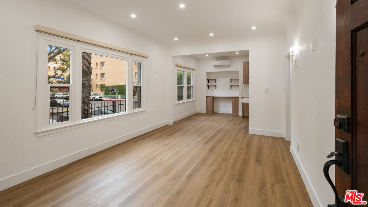 Los Angeles Condo: 5727 Carlton Way