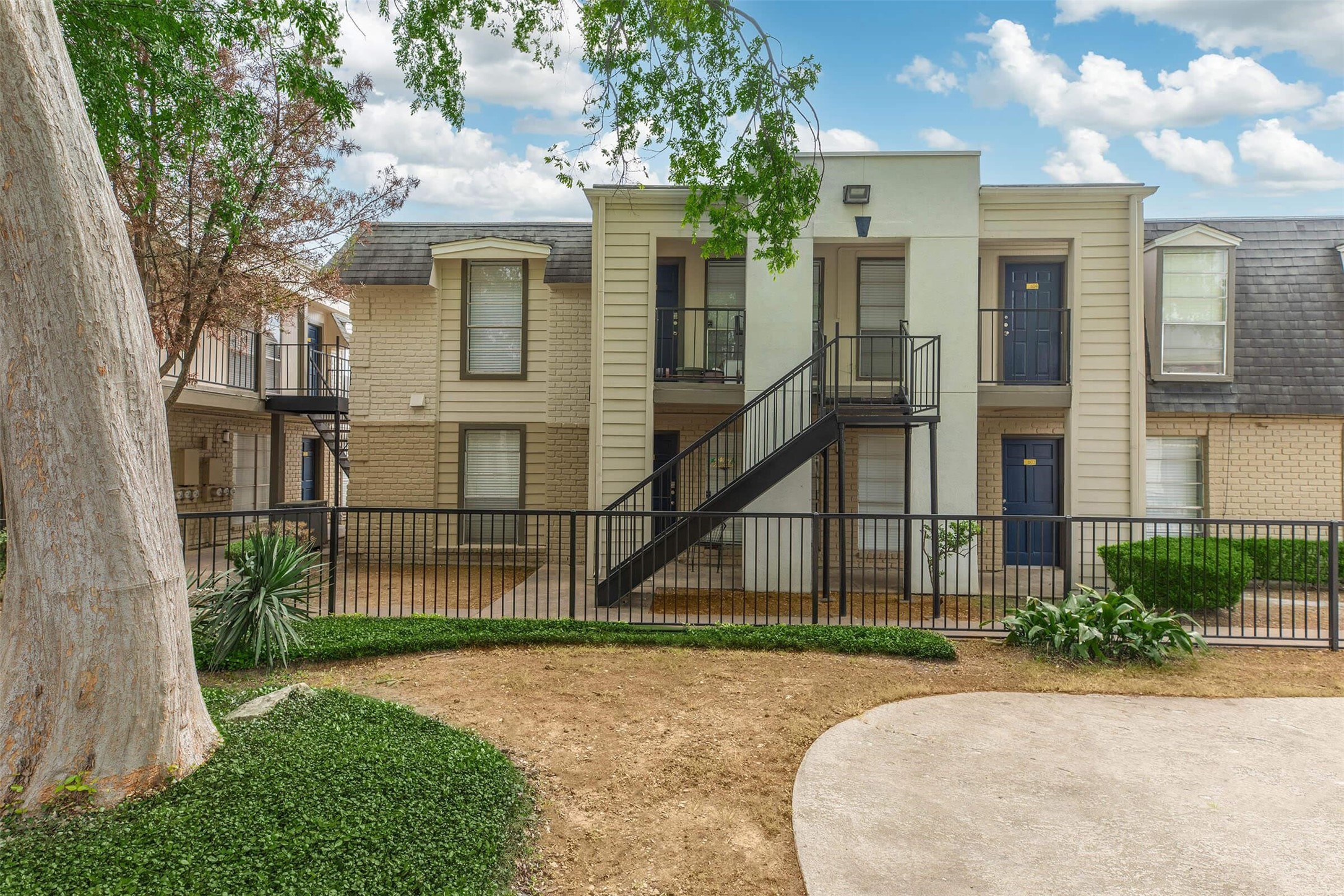 Houston Condo: 3001 Hillcroft Street