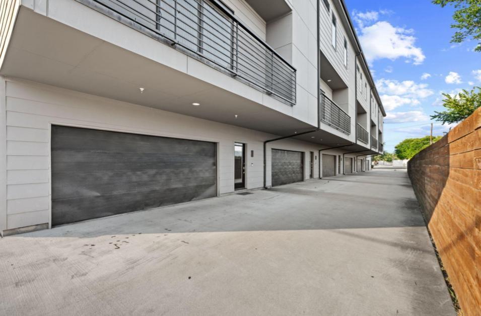 Dallas Condo: 1715 Bennett Avenue