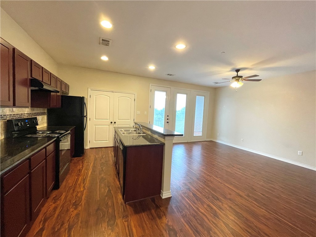 College Station Condo: 1915 Dartmouth Street