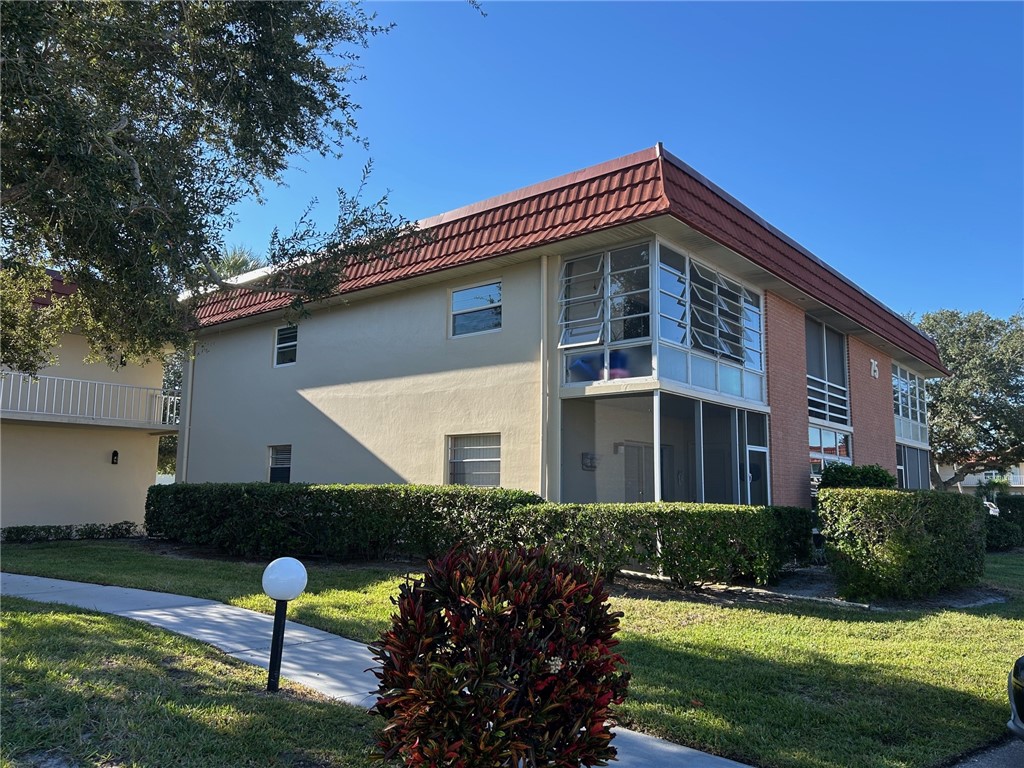 Vero Beach Condo: 75 Royal Oak Court