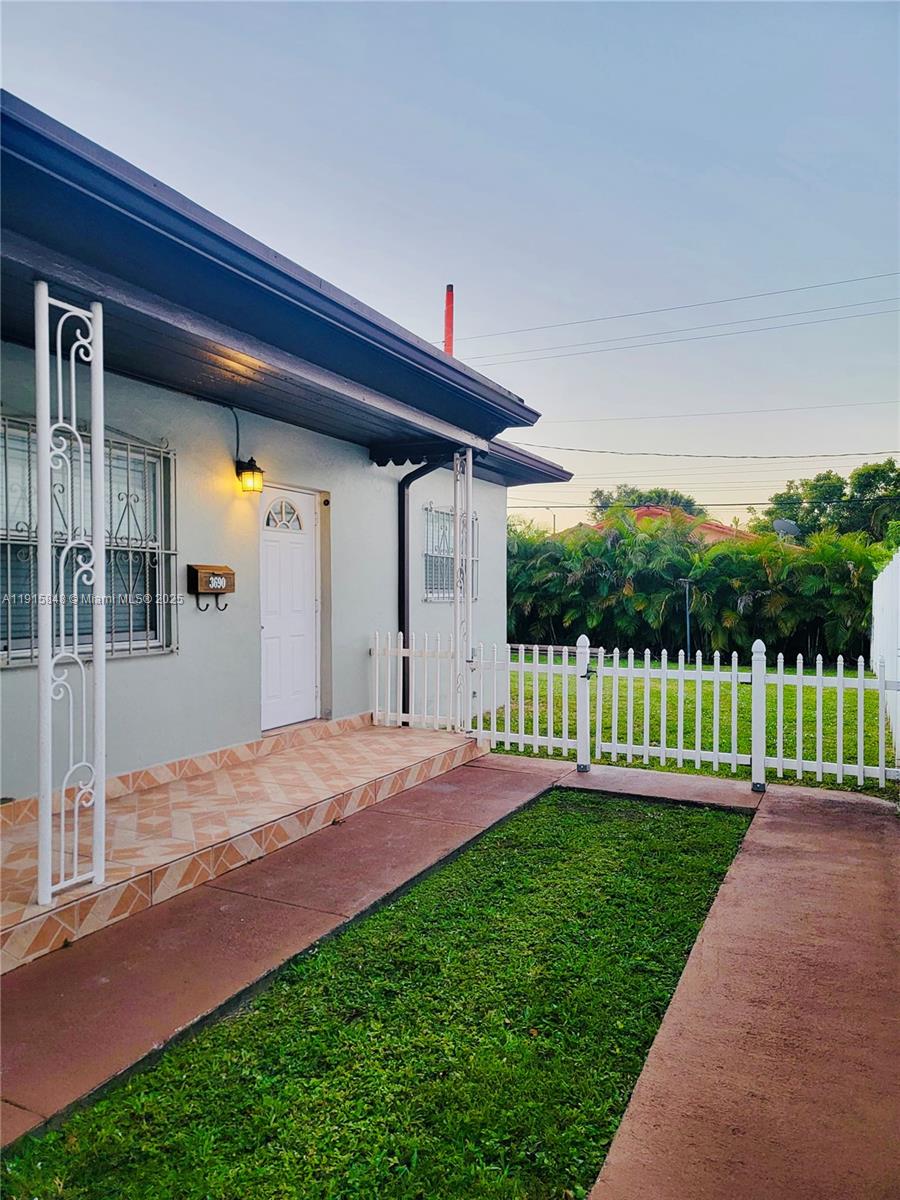 Miami Condo: Golden Pines