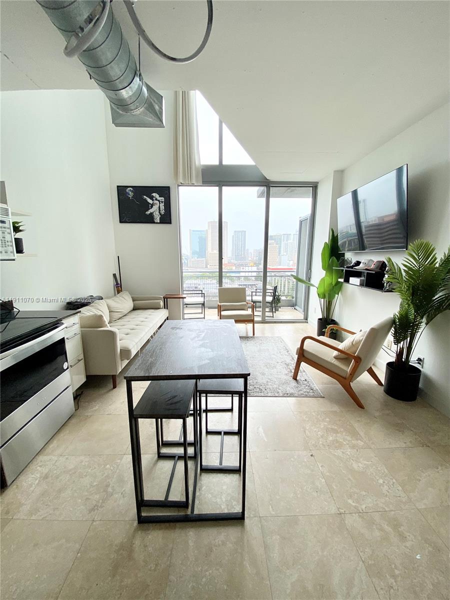 Miami Condo: 690 Southwest 1st Court