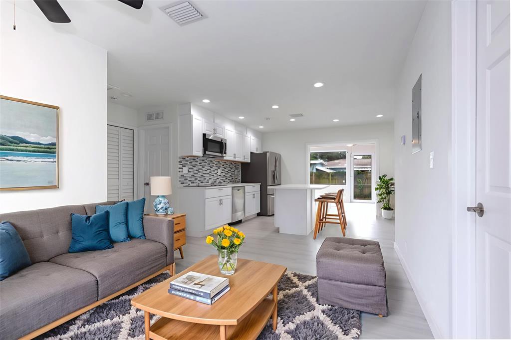 Hallandale Beach Condo: 713 Southwest 4th Court