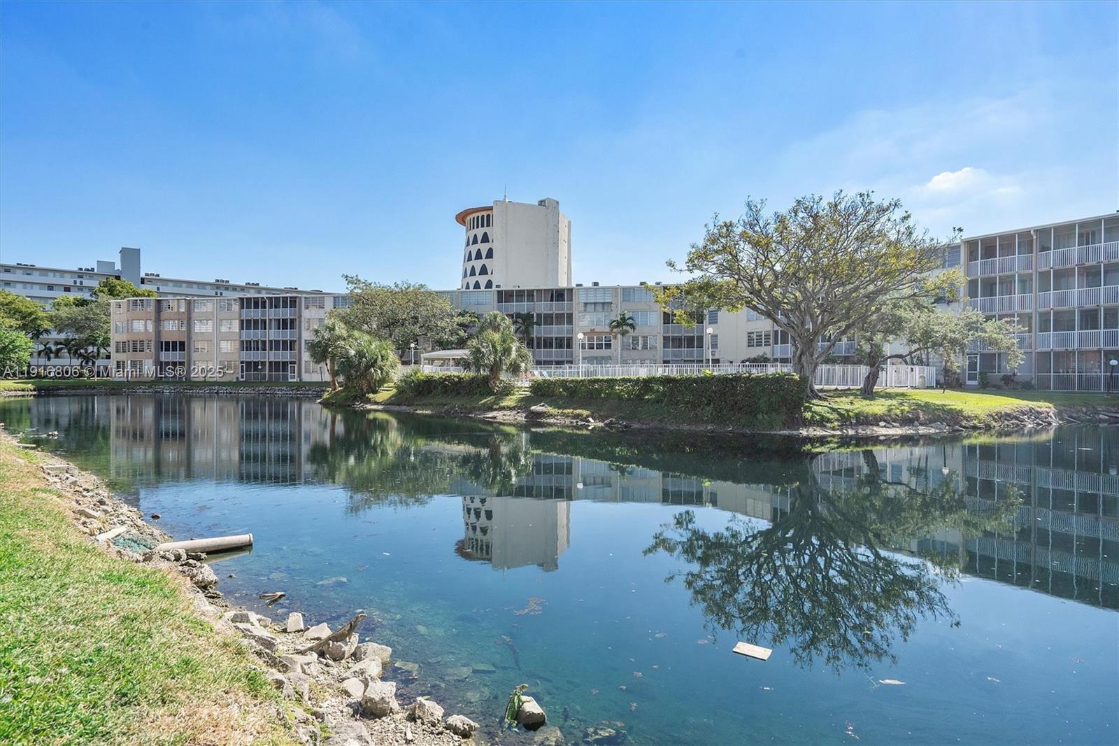 Miami Condo: 1700 Northeast 191st Street