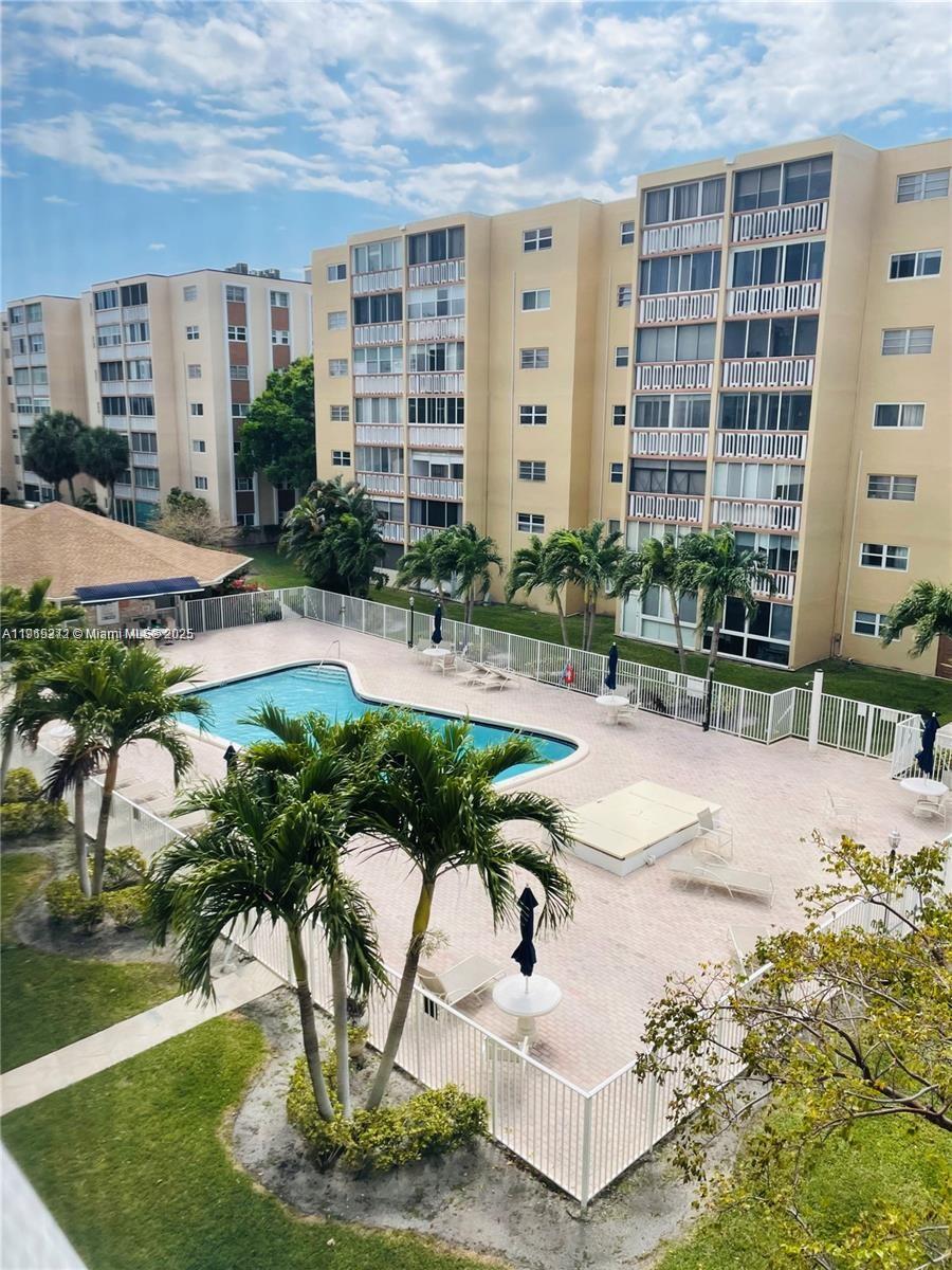 Hallandale Beach Condo: 620 Northeast 12th Avenue
