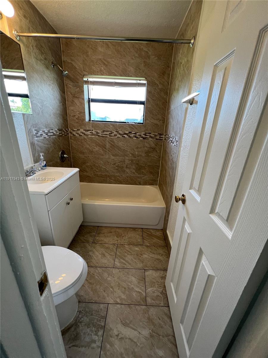 Hallandale Beach Condo: 300 Northwest 5th Terrace