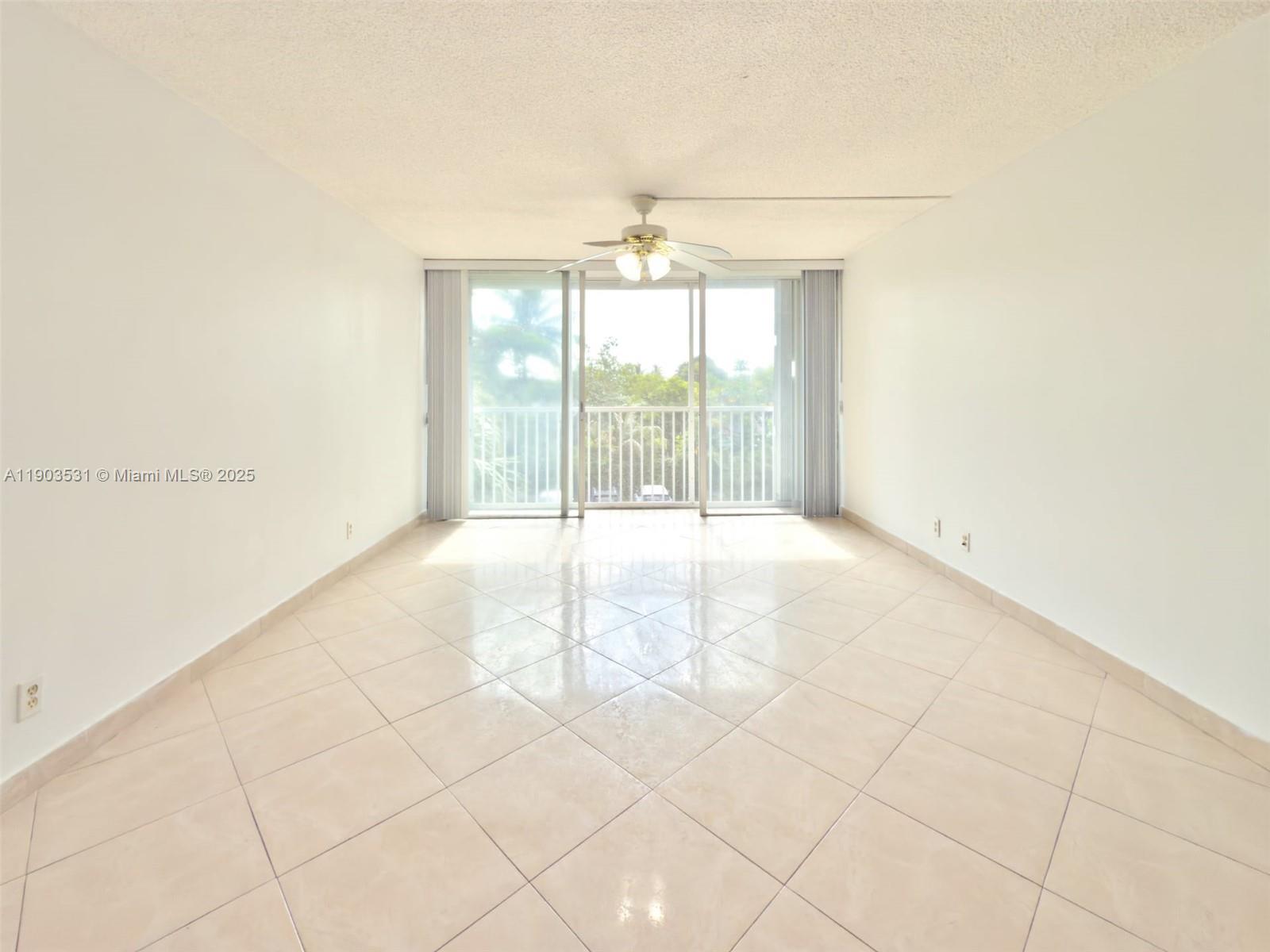 Miami Condo: 942 Northeast 199th Street