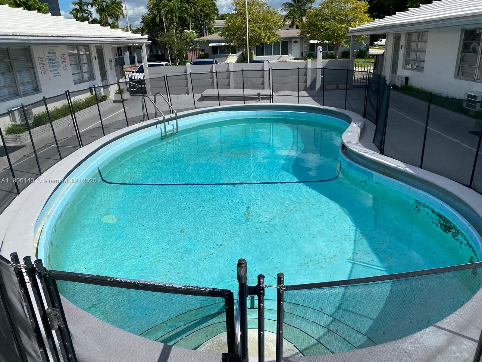 Hallandale Beach Condo: 724 Northeast 6th Street