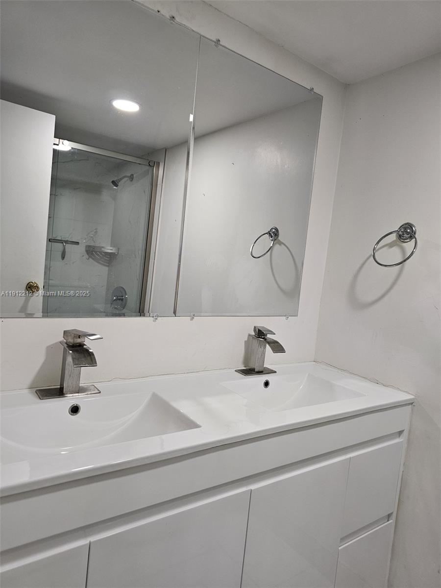 Hallandale Beach Condo: 2000 Atlantic Shores Boulevard