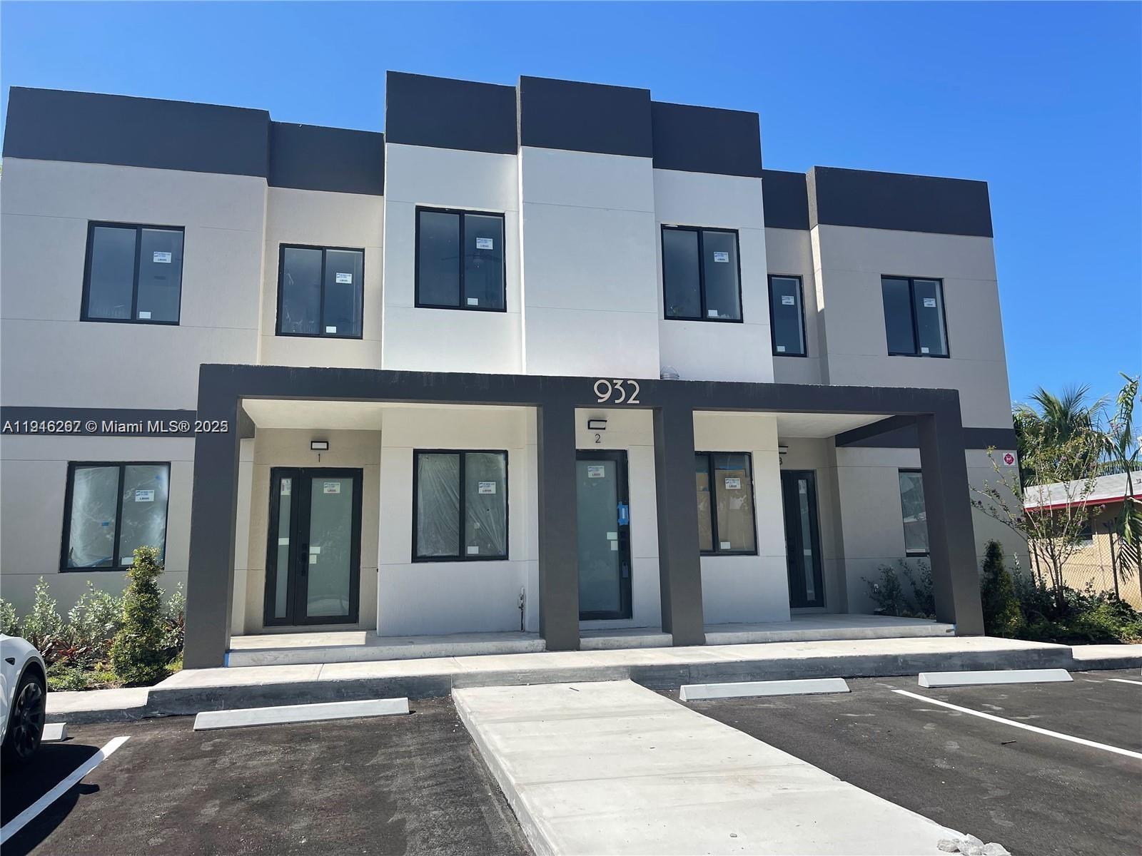 Hallandale Beach Condo: 932 Southwest 10th Street