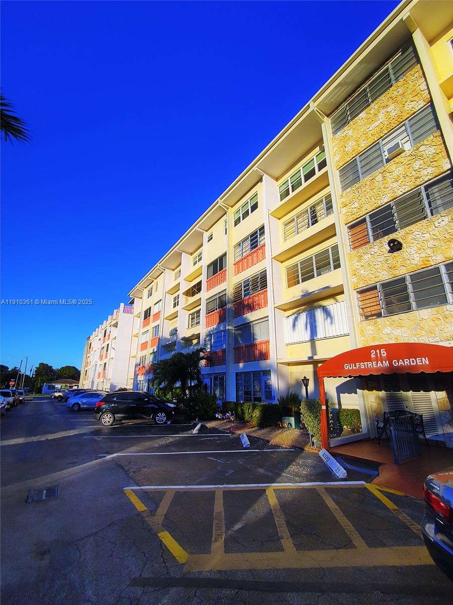 Hallandale Beach Condo: 215 Southeast 3rd Avenue