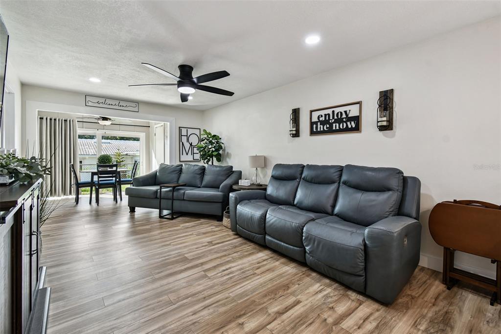 Seminole Condo: 9032 Mission Oaks Boulevard