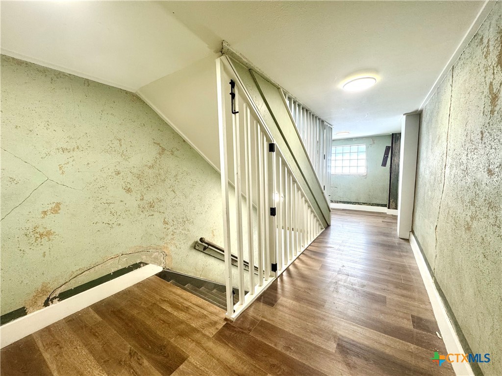 Yoakum Condo: 123 West May Street