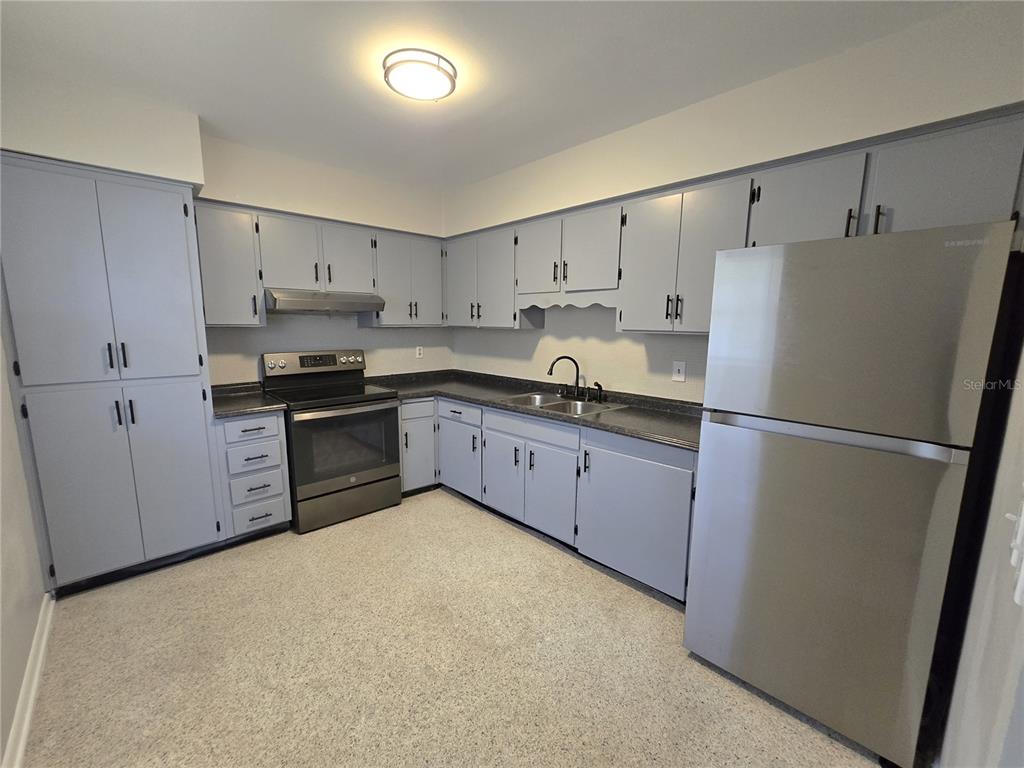 Brandon Condo: 215 Clemons Road