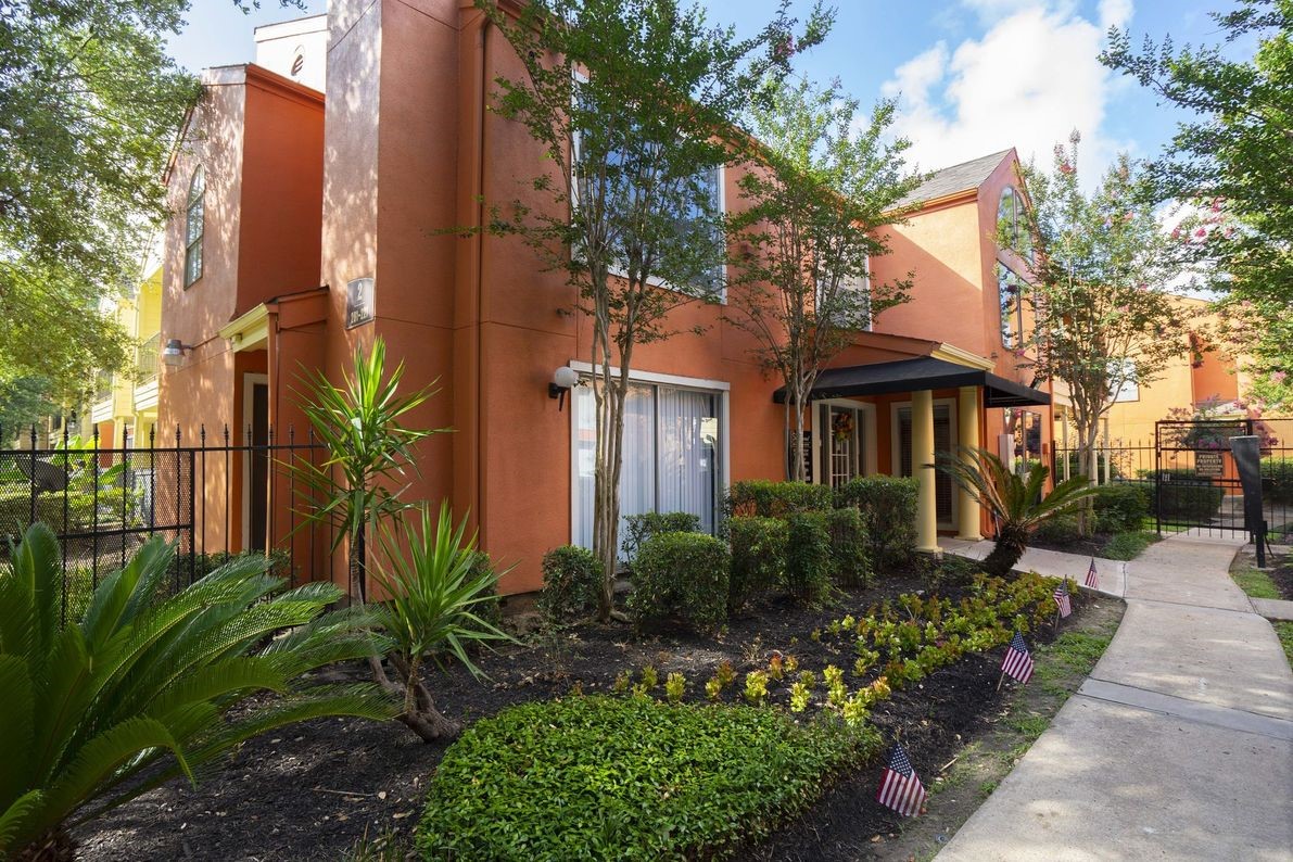 Houston Condo: 2801 North Broadmead