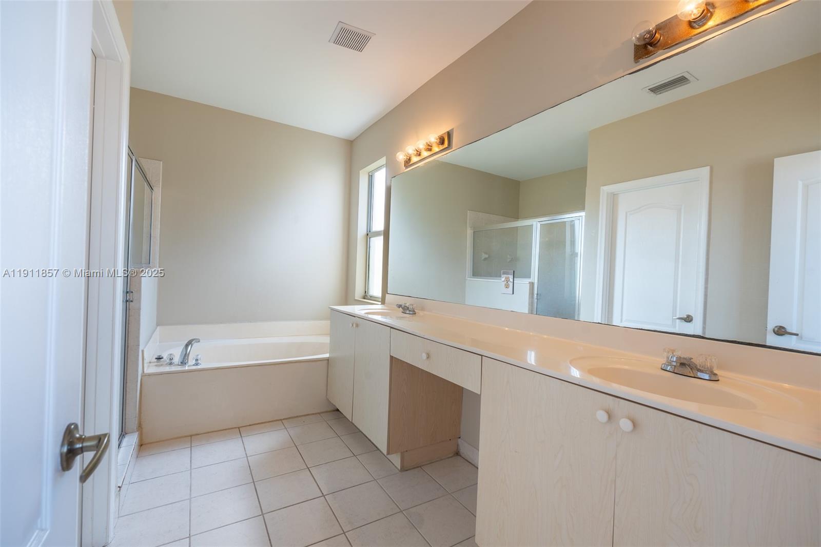 Homestead Condo: 1770 Northeast 37th Place