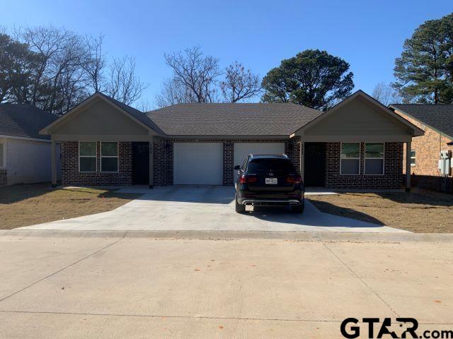 Mineola Condo: 101 Isabella Street