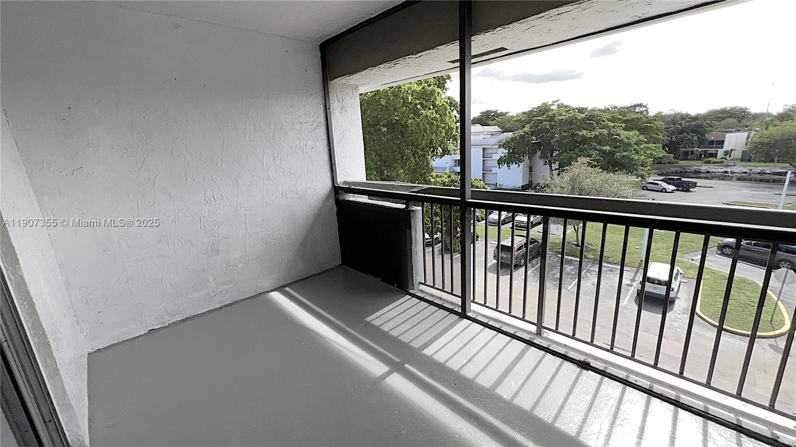 Plantation Condo: 711 North Pine Island Road