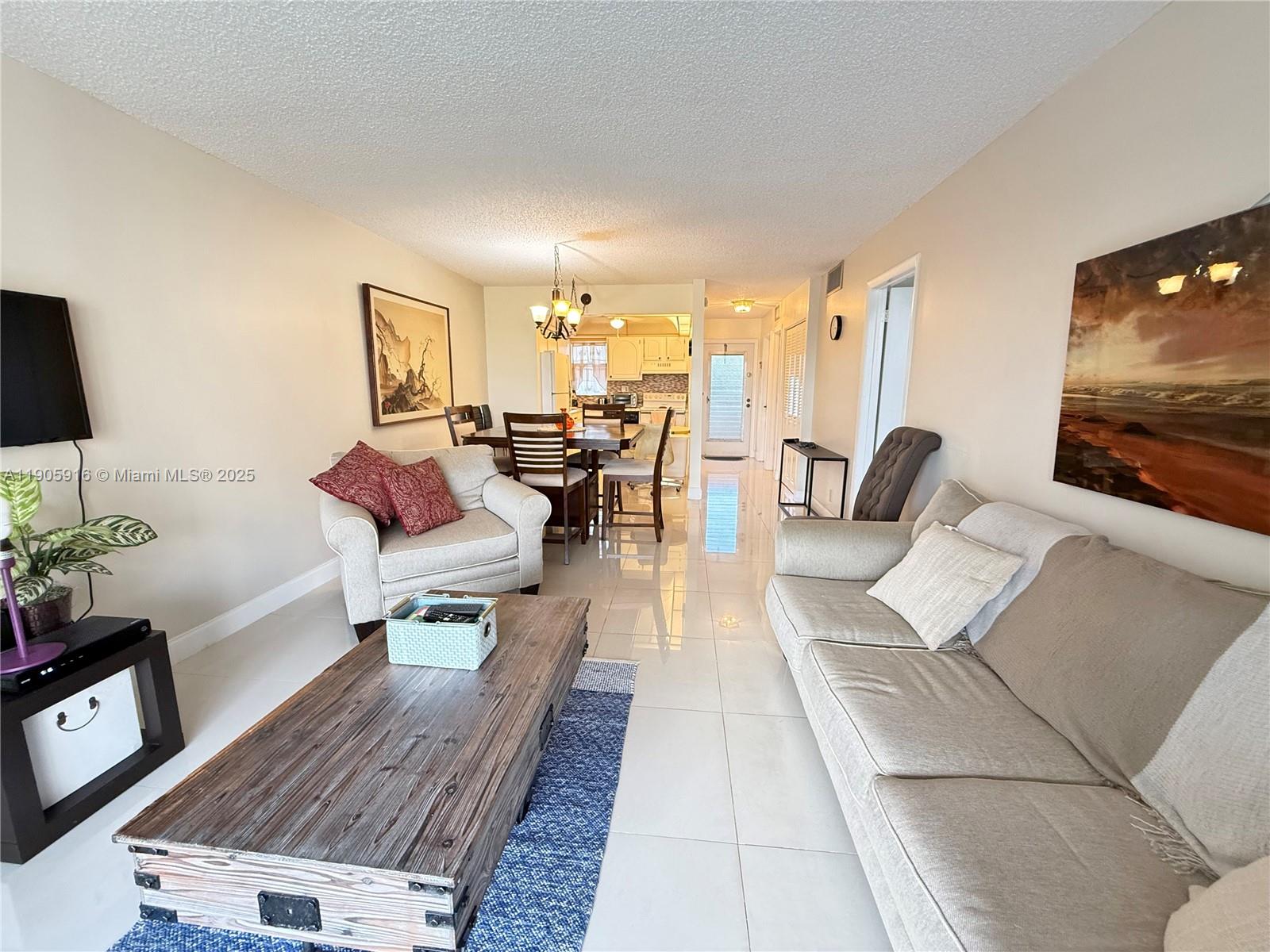 Pembroke Pines Condo: 8900 Washington Street