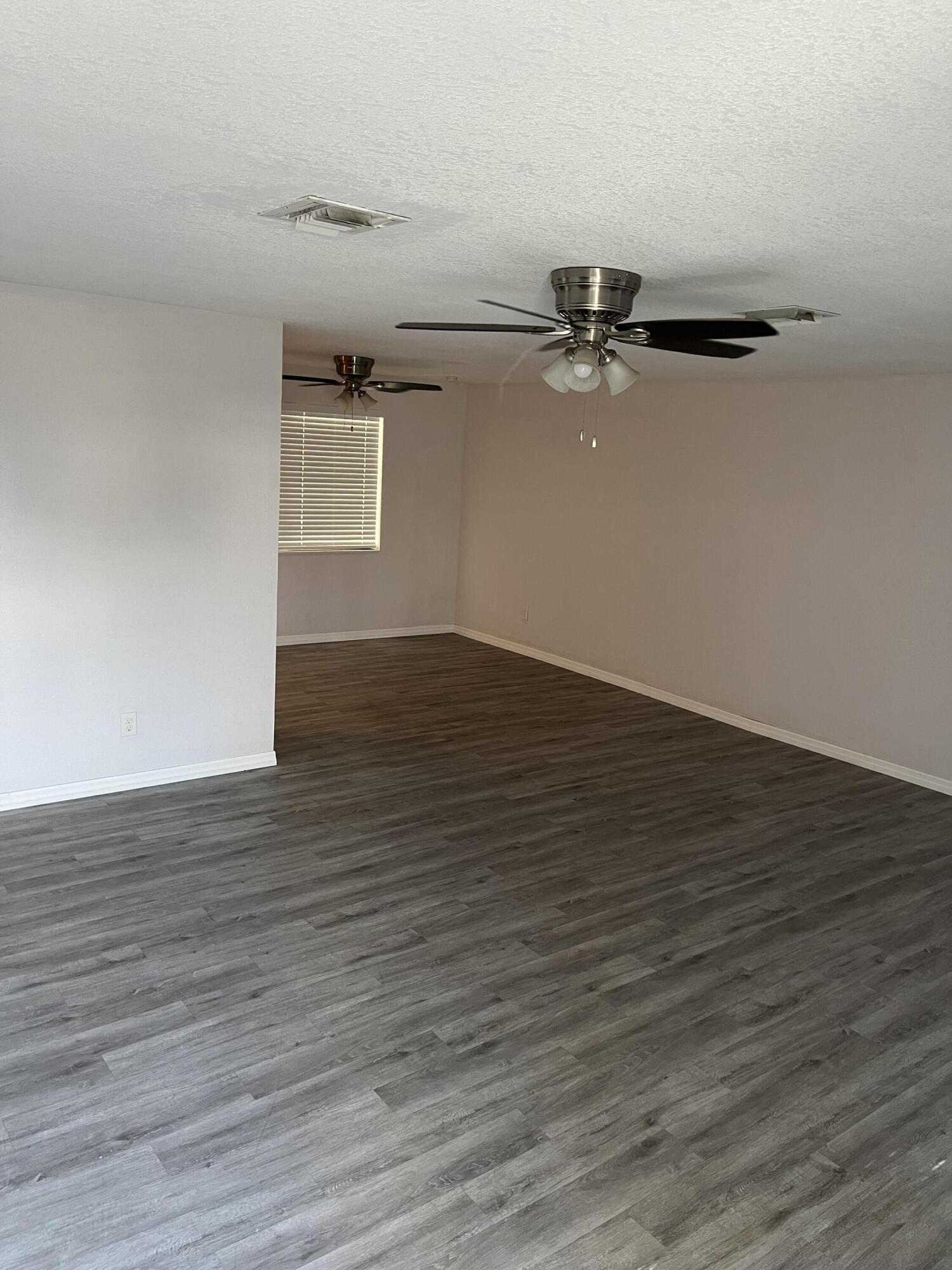 Mangonia Park Condo: 5706 Candlewood Avenue