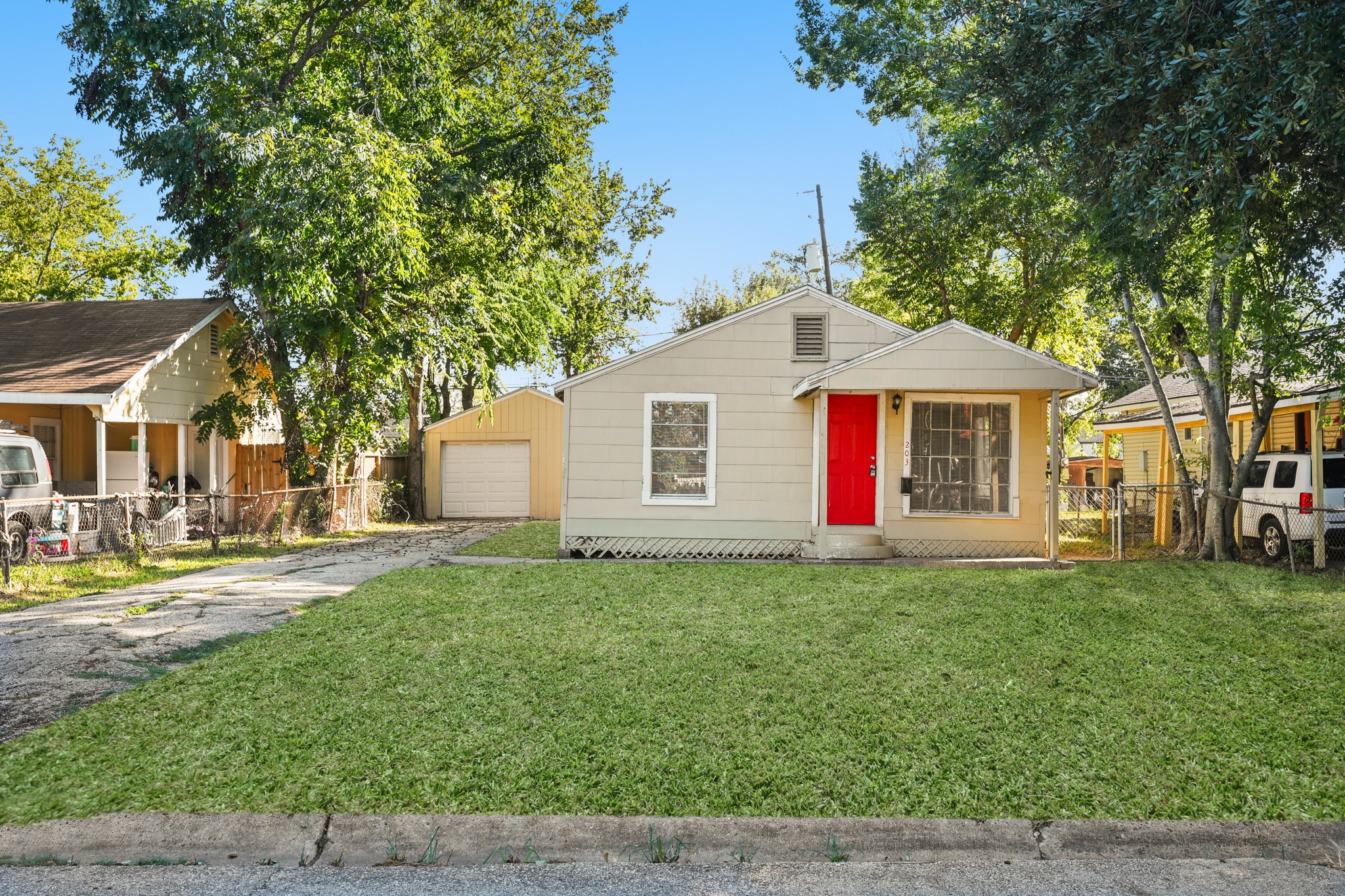 Pasadena Condo: 203 West Hart Avenue