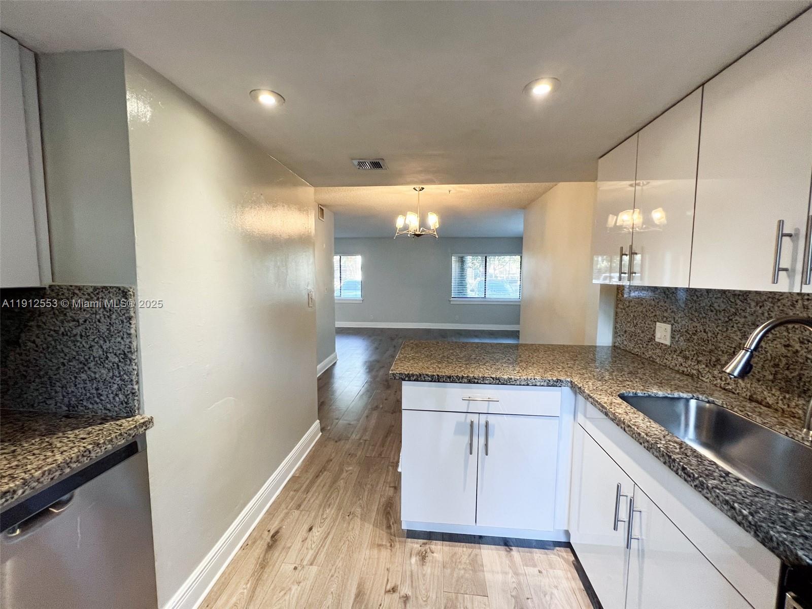 Plantation Condo: 185 Wimbledon Lakes Drive