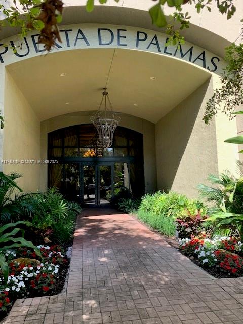 Coral Gables Condo: 888 Douglas Road
