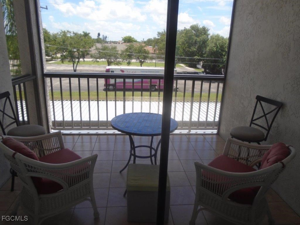 Fort Myers Condo: 2121 Collier Avenue