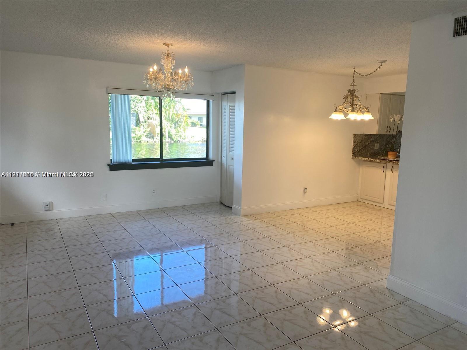 Plantation Condo: 200 Wimbledon Lakes Drive