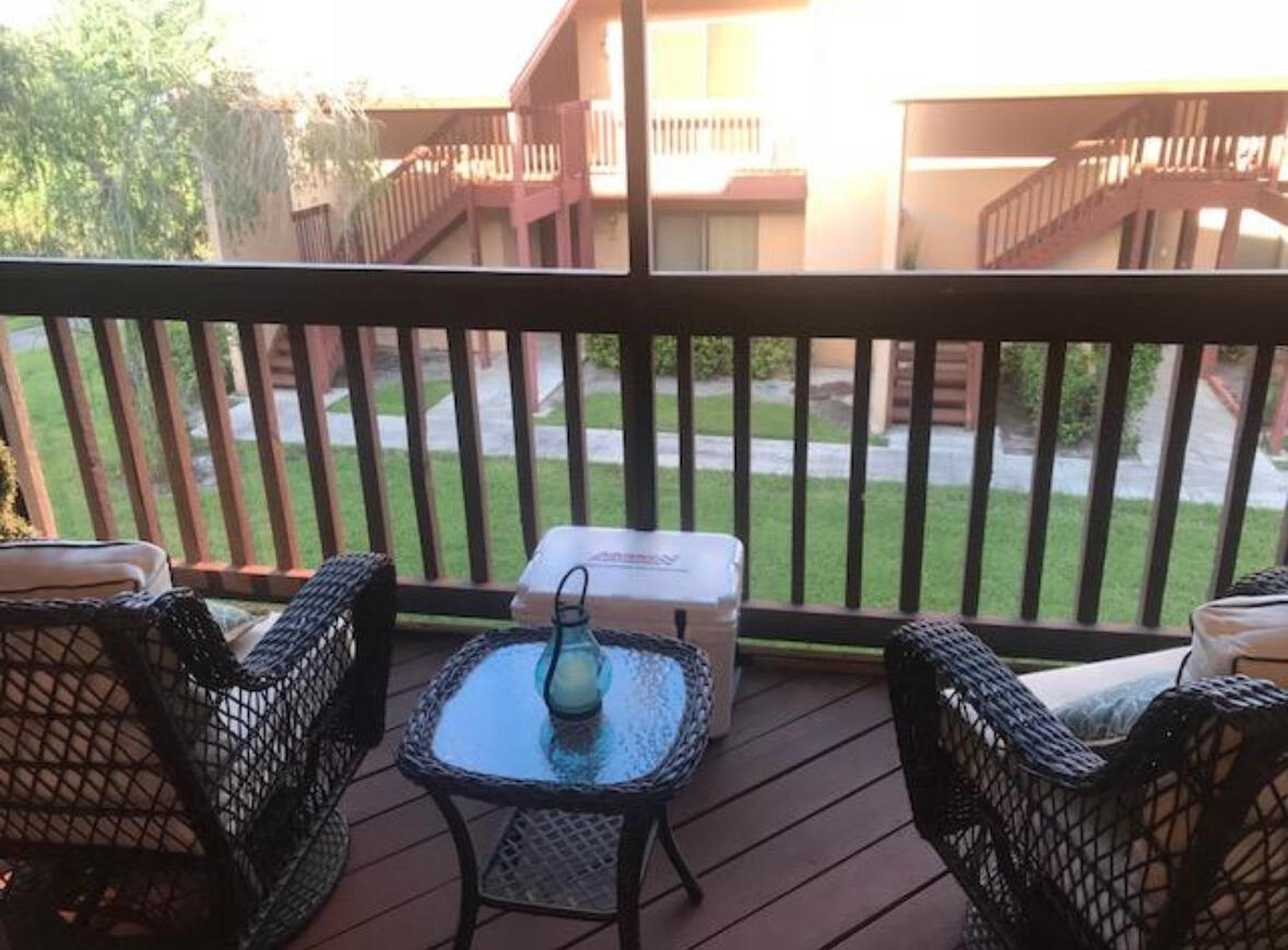 Royal Palm Beach Condo: 510 Lakeview Drive East