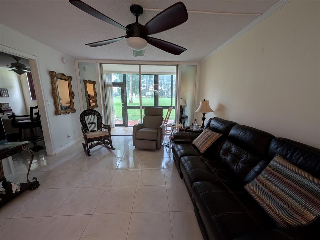 Pembroke Pines Condo: Undisclosed Address
