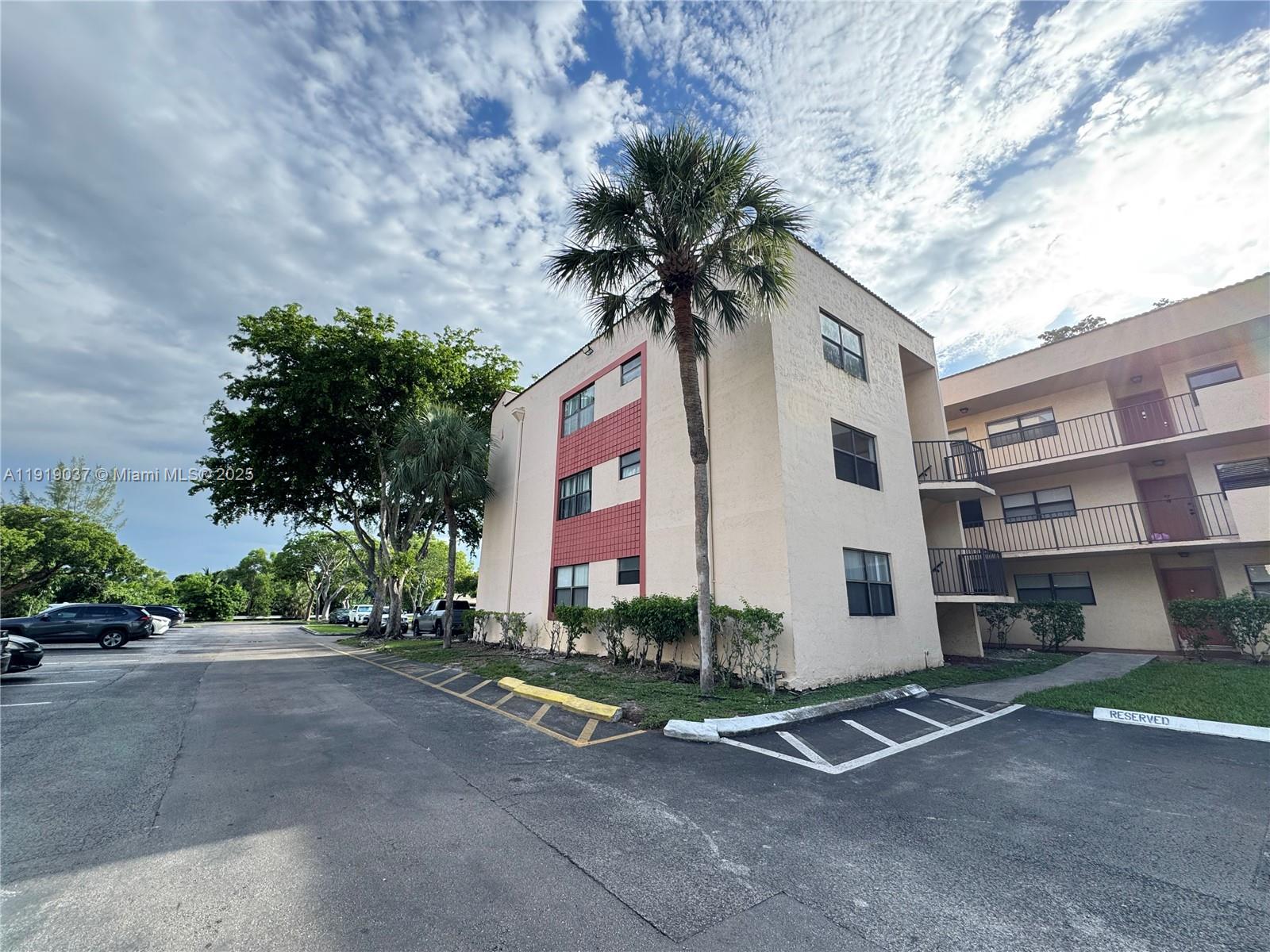Miramar Condo: 3199 Foxcroft Road