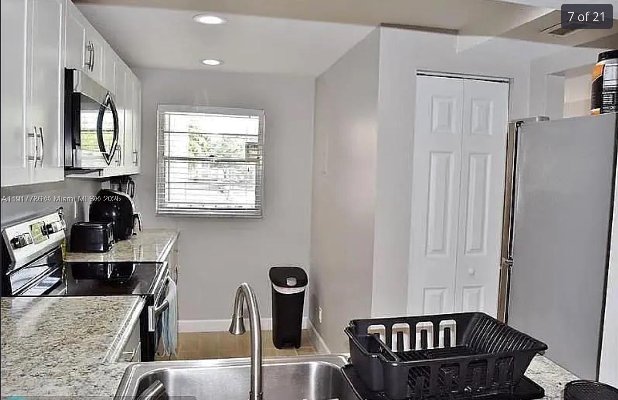 Davie Condo: 9230 Lagoon Place