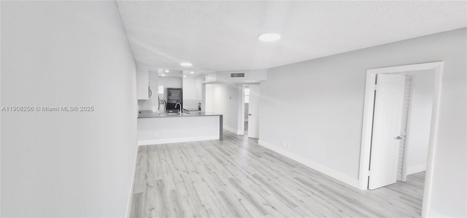 Tamarac Condo: 8040 North Colony Circle