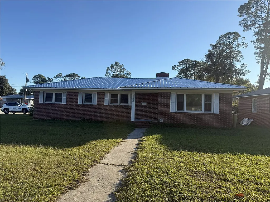 Brunswick House: 2222 Parkwood Dr