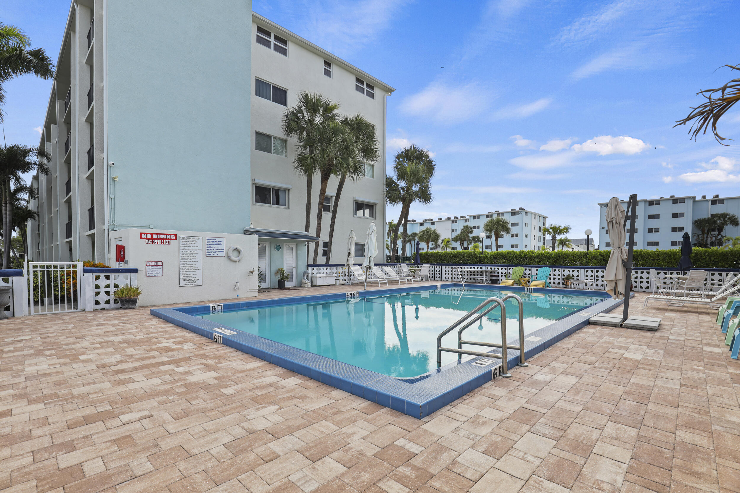 North Palm Beach Condo: 109 Paradise Harbour Boulevard