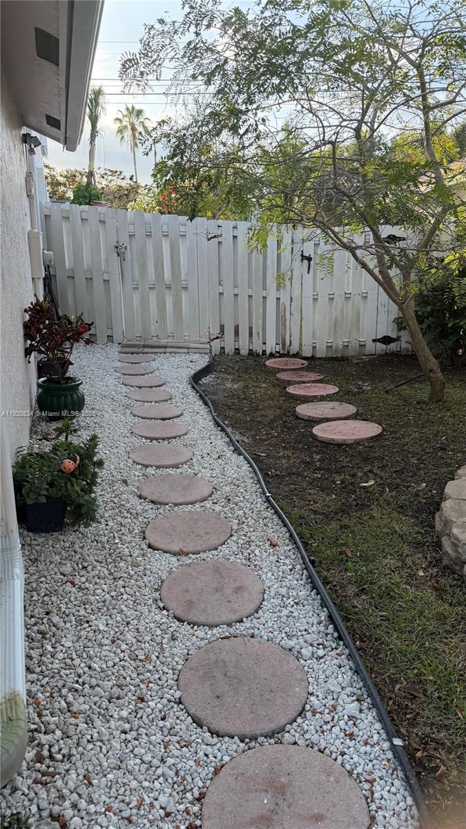 Plantation Condo: 721 Northwest 135th Way