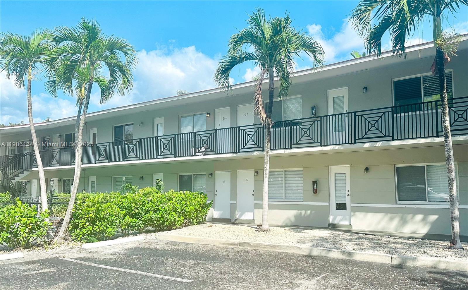 Coral Gables Condo: 95 Edgewater Drive