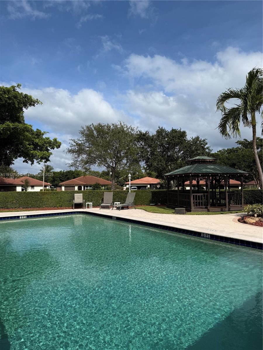 Boca Raton Condo: 300 Northwest 42nd Street