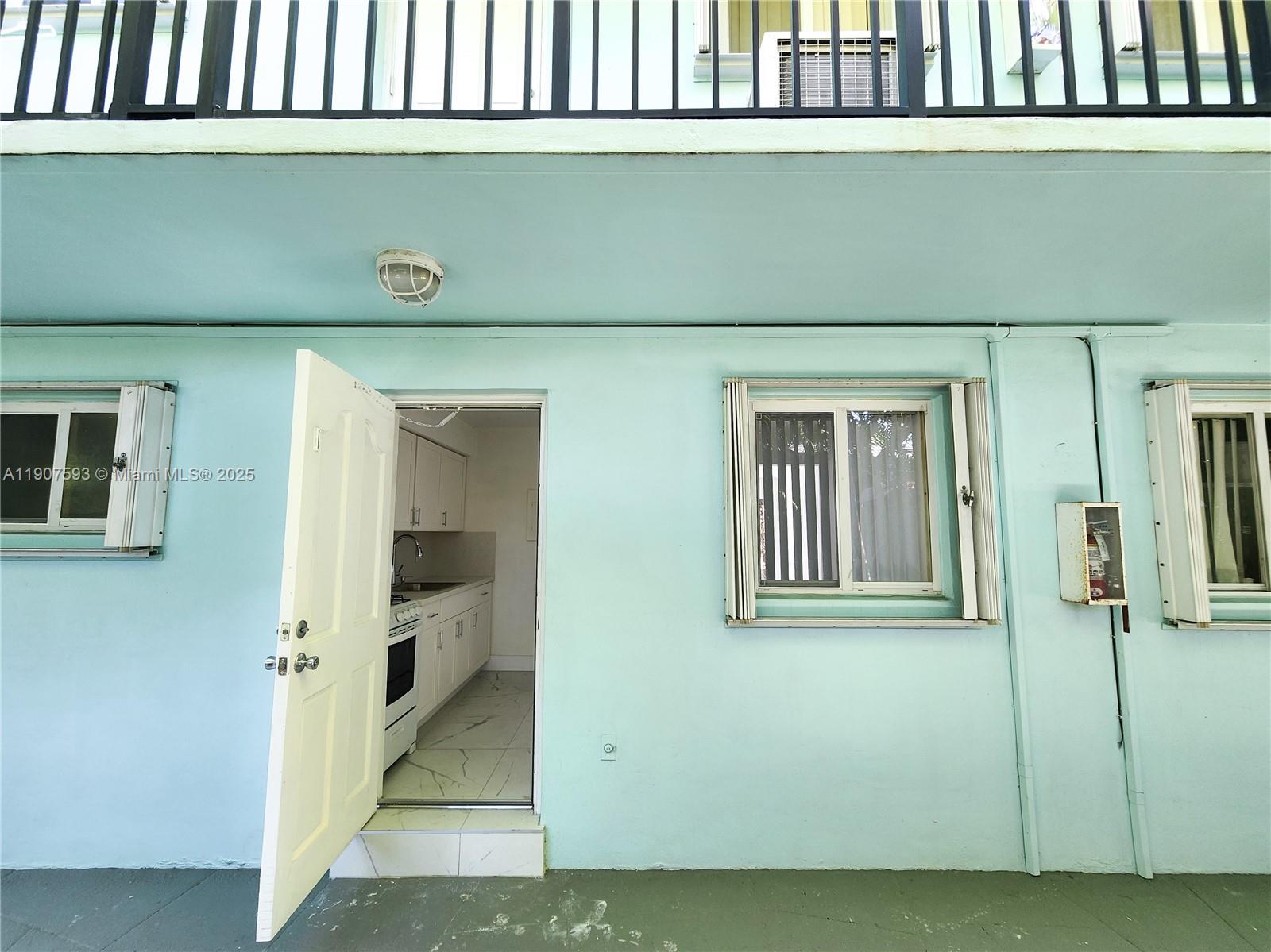 Miami Condo: 2465 Southwest 27th Street