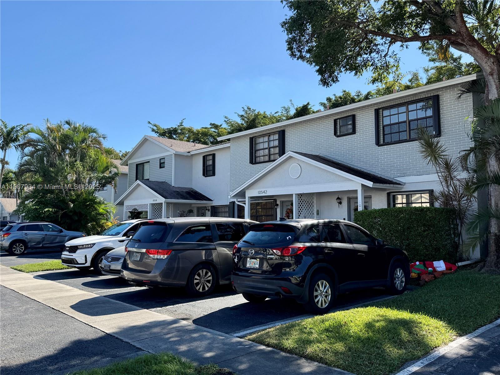 Pembroke Pines Condo: 10554 Northwest 3rd Street